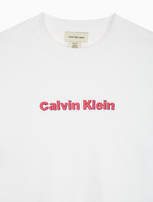 Buy 여성 S/S 투톤 3D 엠브로이더리 로고 티셔츠 in color BRILLIANT WHITE