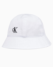 Buy 남녀공용 CK 엠브로이더리 로고 버킷햇 in color BRIGHT WHITE