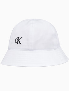 Buy 남녀공용 CK 엠브로이더리 로고 버킷햇 in color BRIGHT WHITE