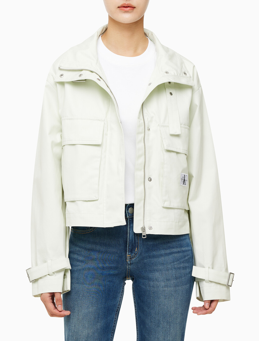 Buy 여성 코튼 유틸리티 숏 자켓 in color WHITE