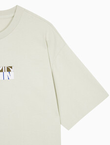 Buy 남성 릴렉스 핏 블락 그래픽 자수 반팔 티셔츠 in color BONE WHITE