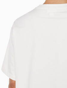 Buy 남성 릴렉스핏 체인 스티치 로고 반팔 티셔츠 in color TOFU