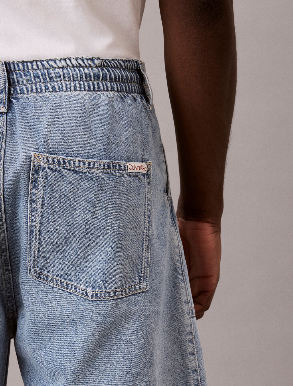 Buy 린넨 유틸리티 쇼츠 데님 쇼츠 in color Soft Blue