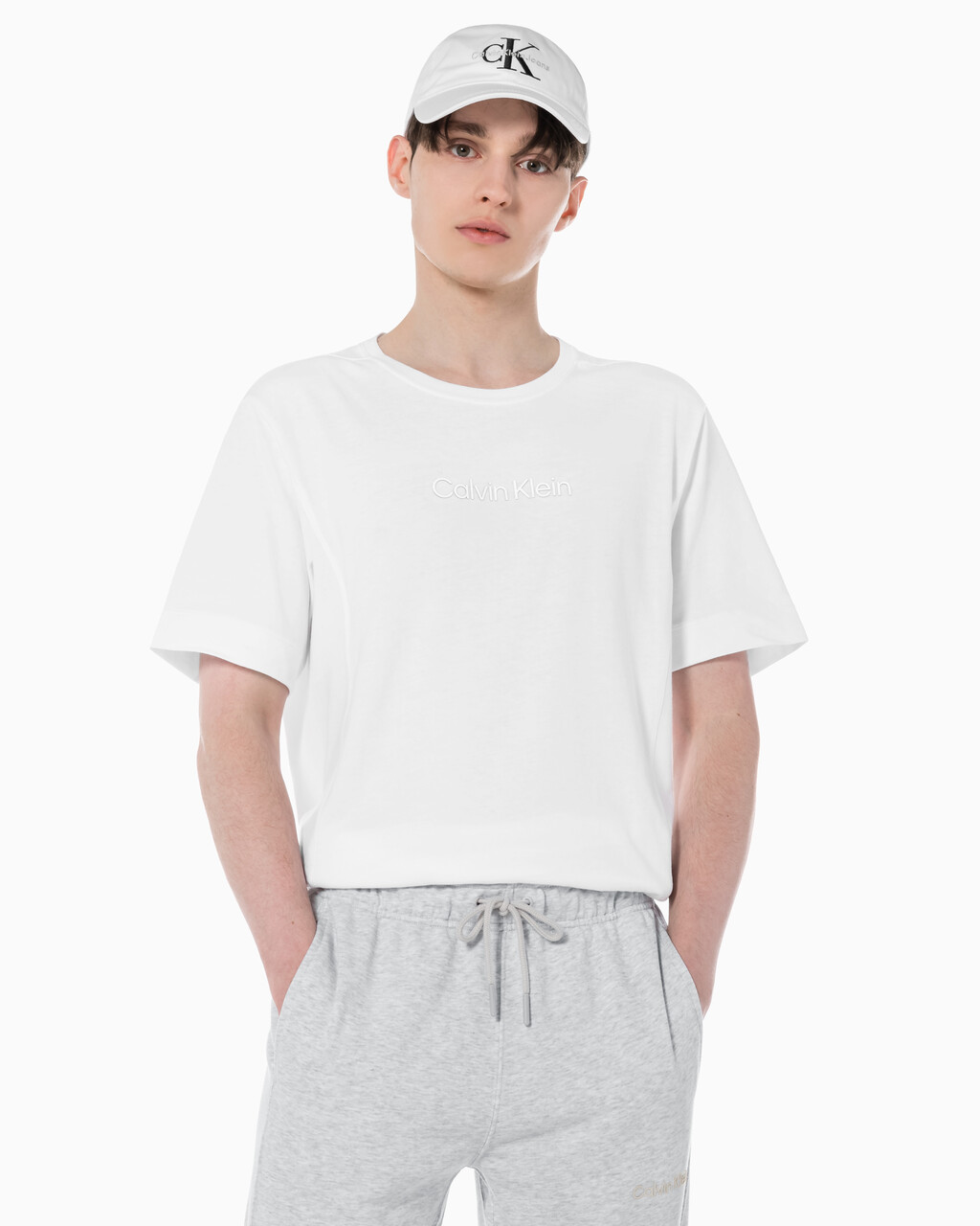 Buy 남성 레귤러 핏 에센셜 로고 반팔 티셔츠 in color ATHLETIC GREY H