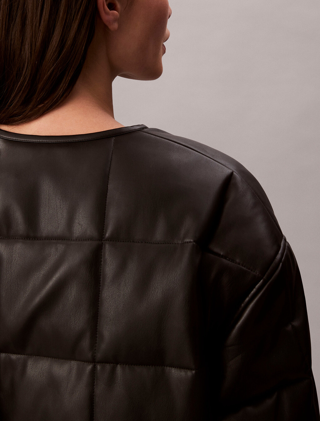 Buy 여성 폭스 레더 퀼팅 자켓 in color BLACK