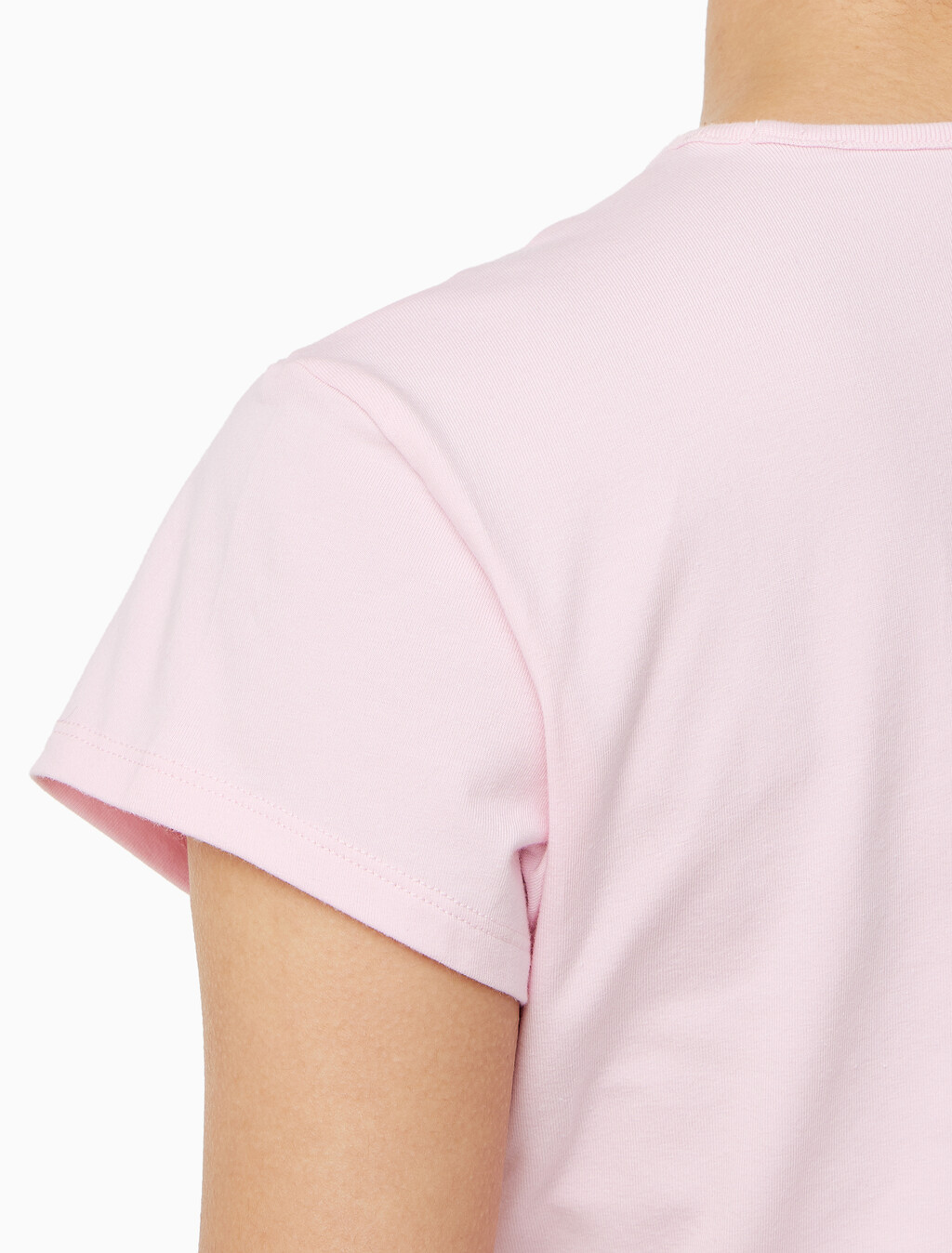 Buy 여성 슬림 스크립 CK로고 반팔 티셔츠 in color PASTEL PINK