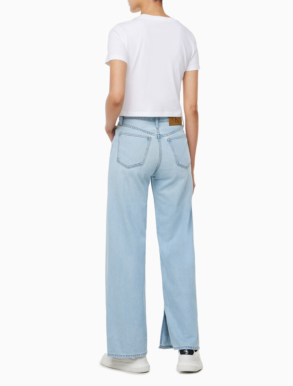 Buy 여성 하이라이즈 와이드핏 라이트블루 37.5 라이트웨이트 스플릿 데님 in color CHALKY BLUE
