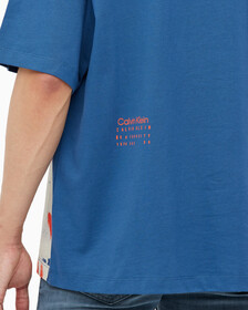 Buy 남성 숏슬리브 플로랄 셰도우 크루넥 티 in color NAVY