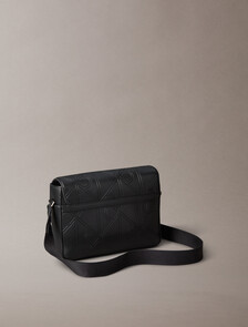 Buy 남성 라지 엠보스드 엠블럼 플랩 메신저 in color BLACK