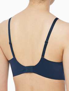 Buy 여성 인비져블 테일러드 NSE AF 트라이앵글 브라 in color BLUEBERRY