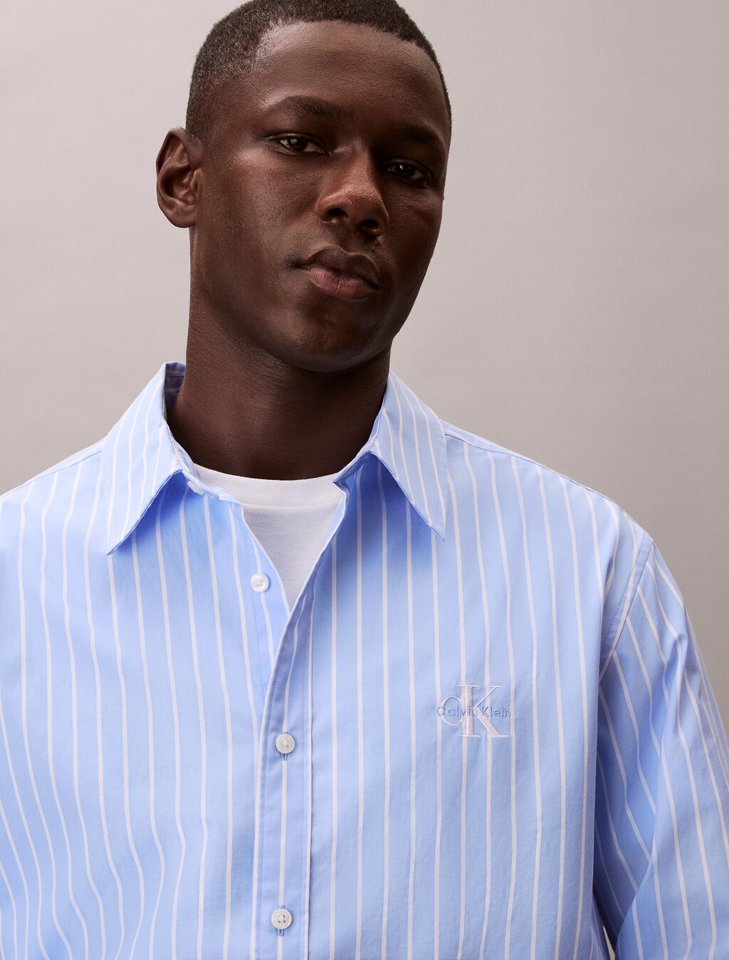 Buy 남성 스트라이프 워시드 팝플린 릴렉스 셔츠 in color Deep Indigo Blue