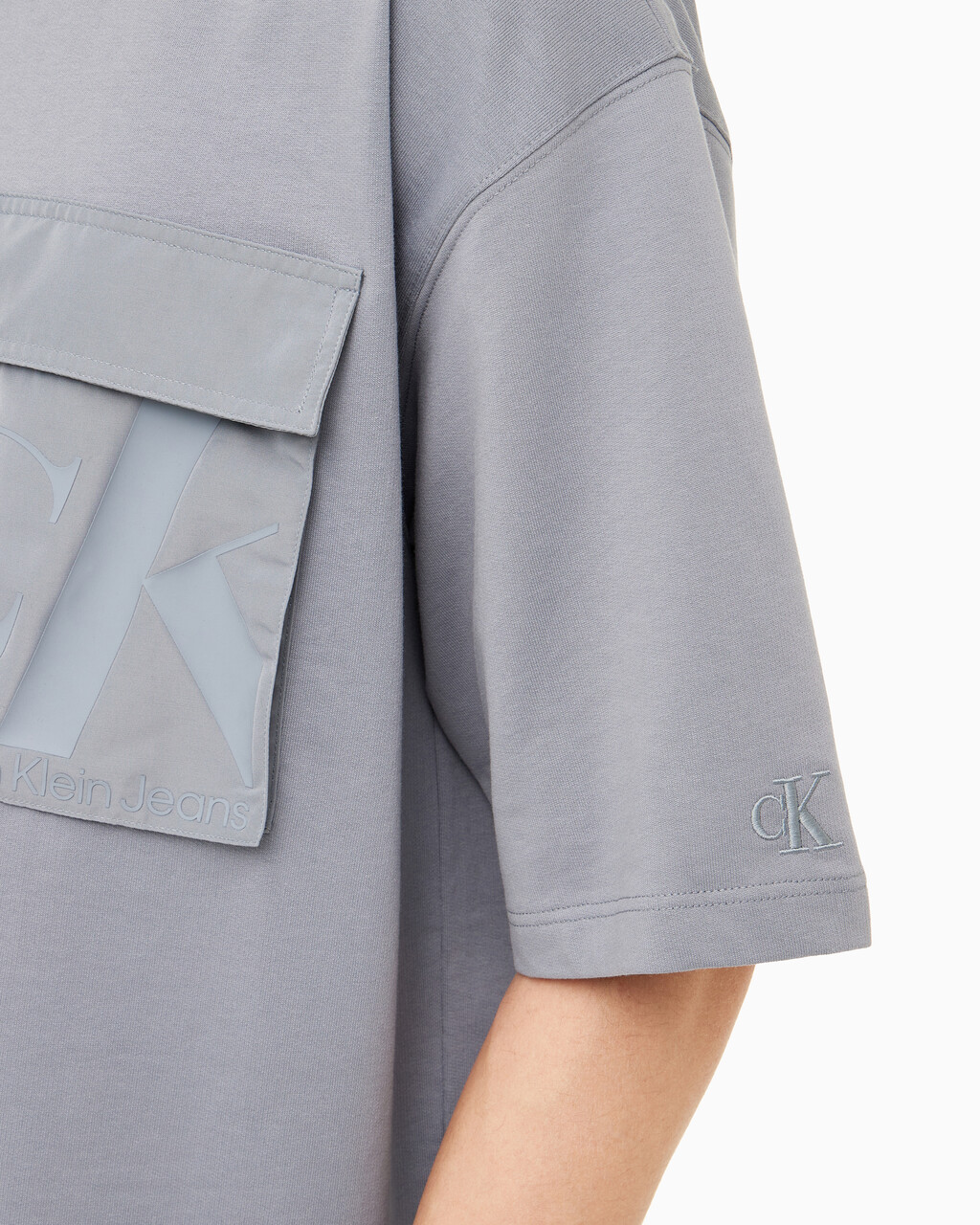 Buy 남성 오버사이즈 우븐 포켓 반팔 스웻셔츠 in color OVERCAST GREY