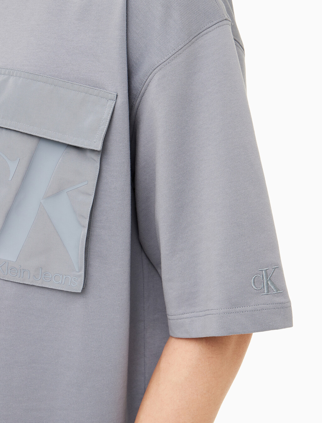 Buy 남성 오버사이즈 우븐 포켓 반팔 스웻셔츠 in color OVERCAST GREY