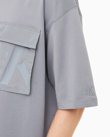 Buy 남성 오버사이즈 우븐 포켓 반팔 스웻셔츠 in color OVERCAST GREY