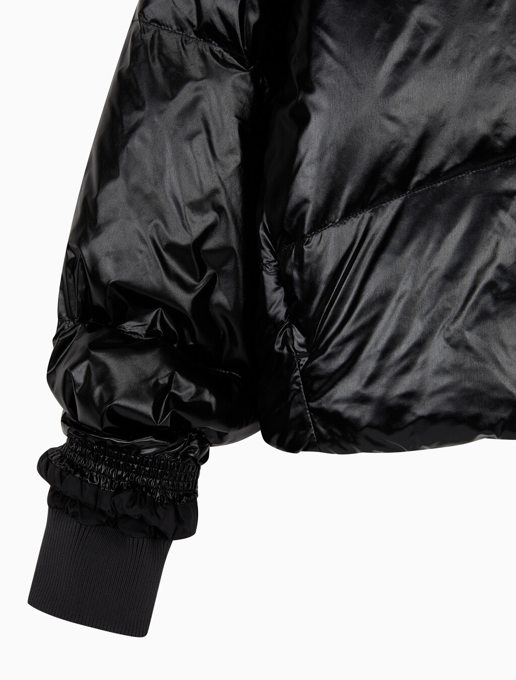 Buy 여성 크롭 글로시 커브드 퀼팅 다운 푸퍼 in color CK BLACK