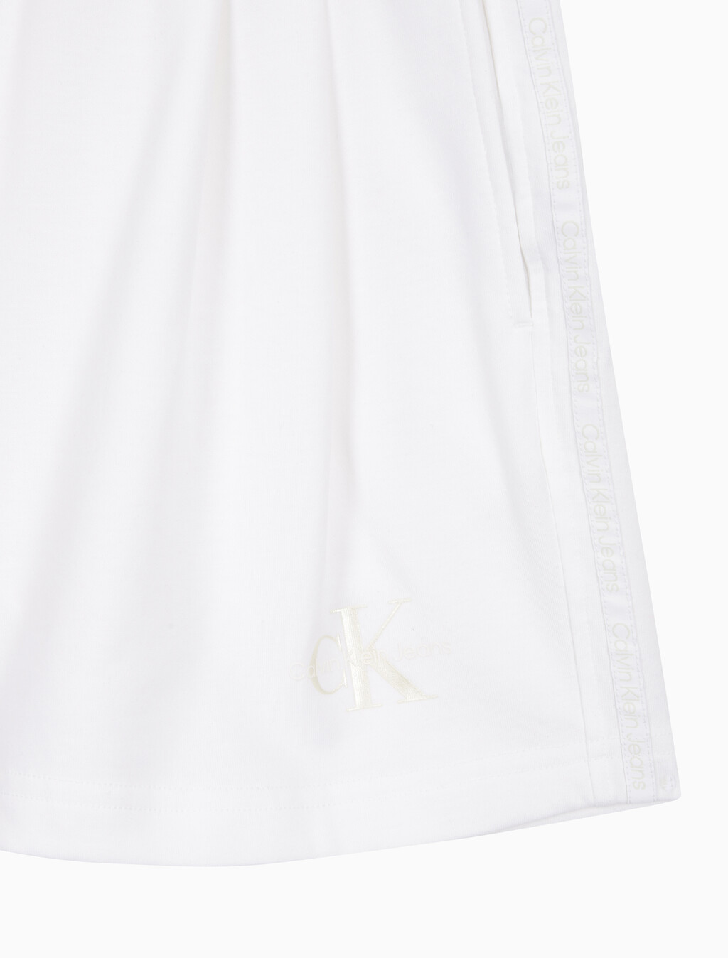 Buy 여성 쿨링 릴렉스드 쇼츠 in color BRIGHT WHITE