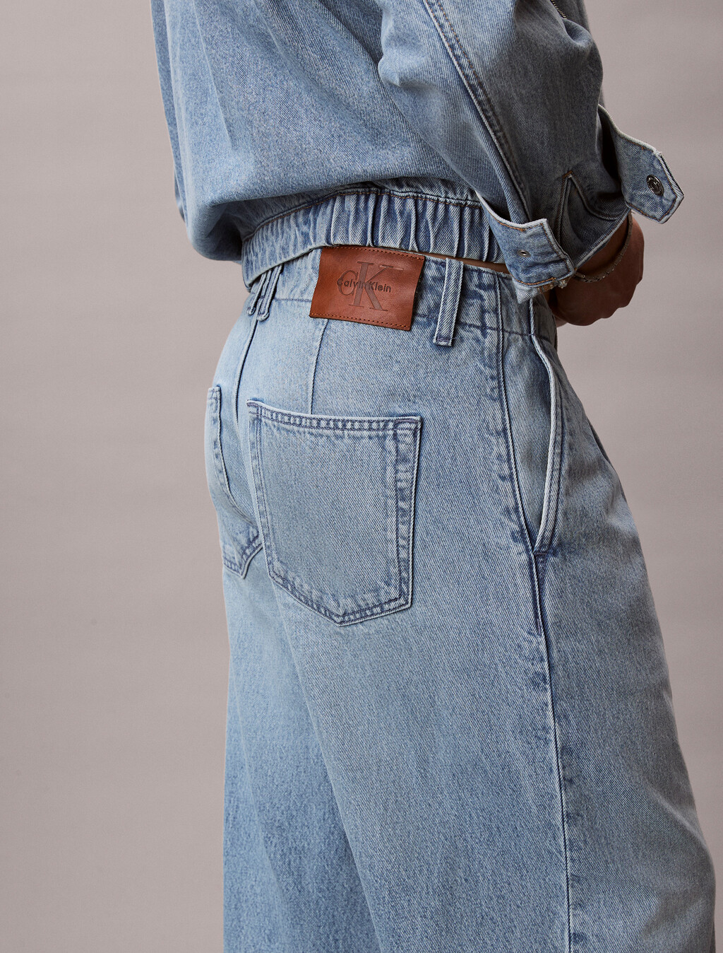 Buy 남성 배럴핏 트라우저 진 in color Light blue