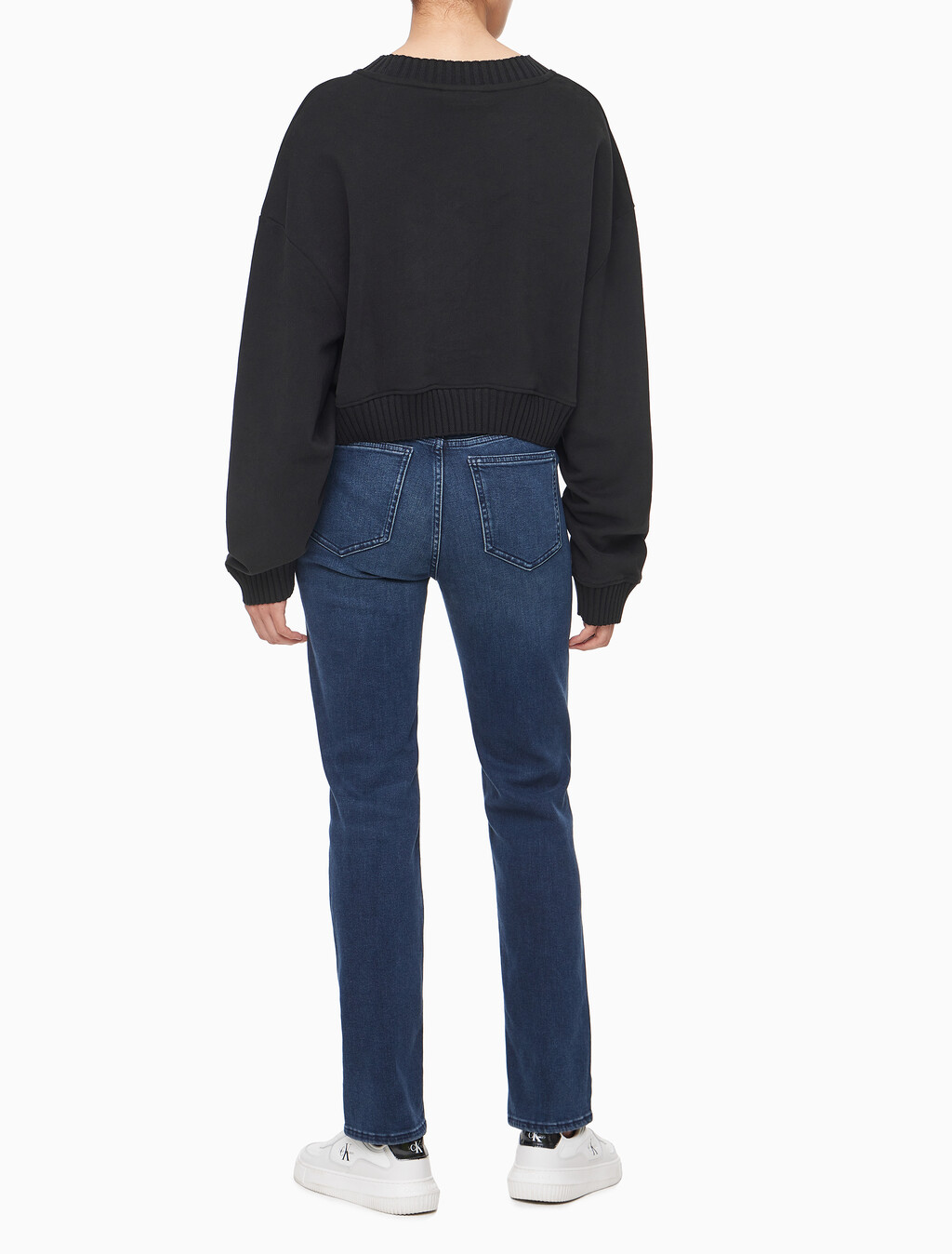 Buy 여성 우븐 라벨 브이넥 스웻셔츠 in color CK BLACK
