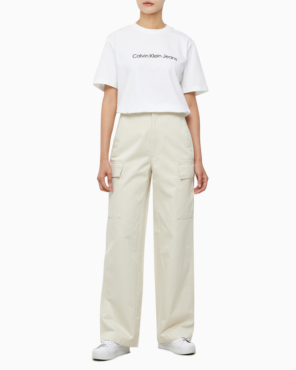 Buy 여성 와이드 레그 카고 팬츠 in color ALMOND MILK