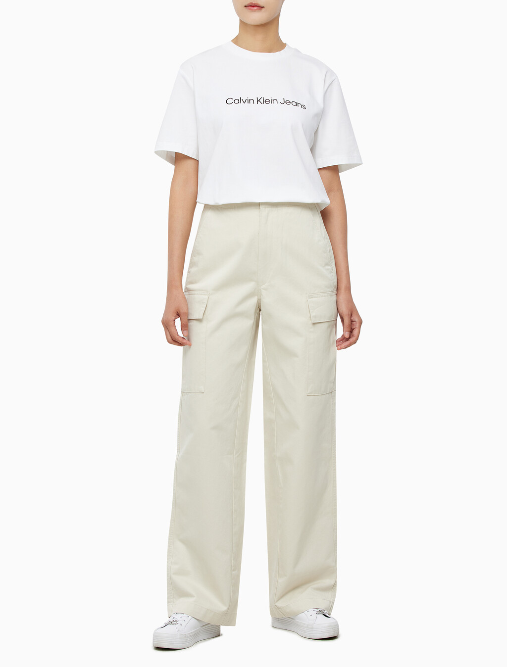 Buy 여성 와이드 레그 카고 팬츠 in color ALMOND MILK