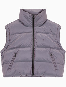 Buy 여성 투톤 글로시 디터쳐블 크롭 다운 in color AMARANTH 