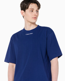 Buy 남성 CK 애슬레틱 릴렉스 핏 반팔 티셔츠 in color CRAYON BLUE