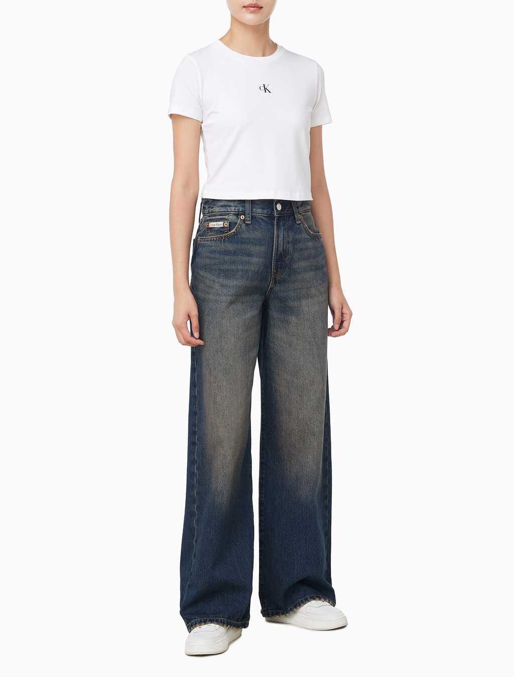 Buy 여성 와이드 레그핏 다크블루 데님 in color mid blue