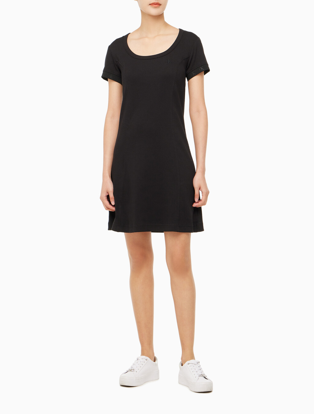 Buy 여성 로고 엠보스 립 반팔 코튼 드레스 in color CK BLACK