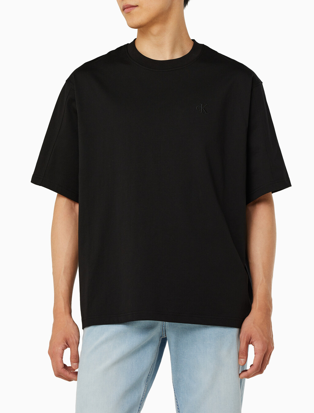 Buy 남성 릴렉스핏 그래픽 기능성 반팔 티셔츠 in color CK BLACK