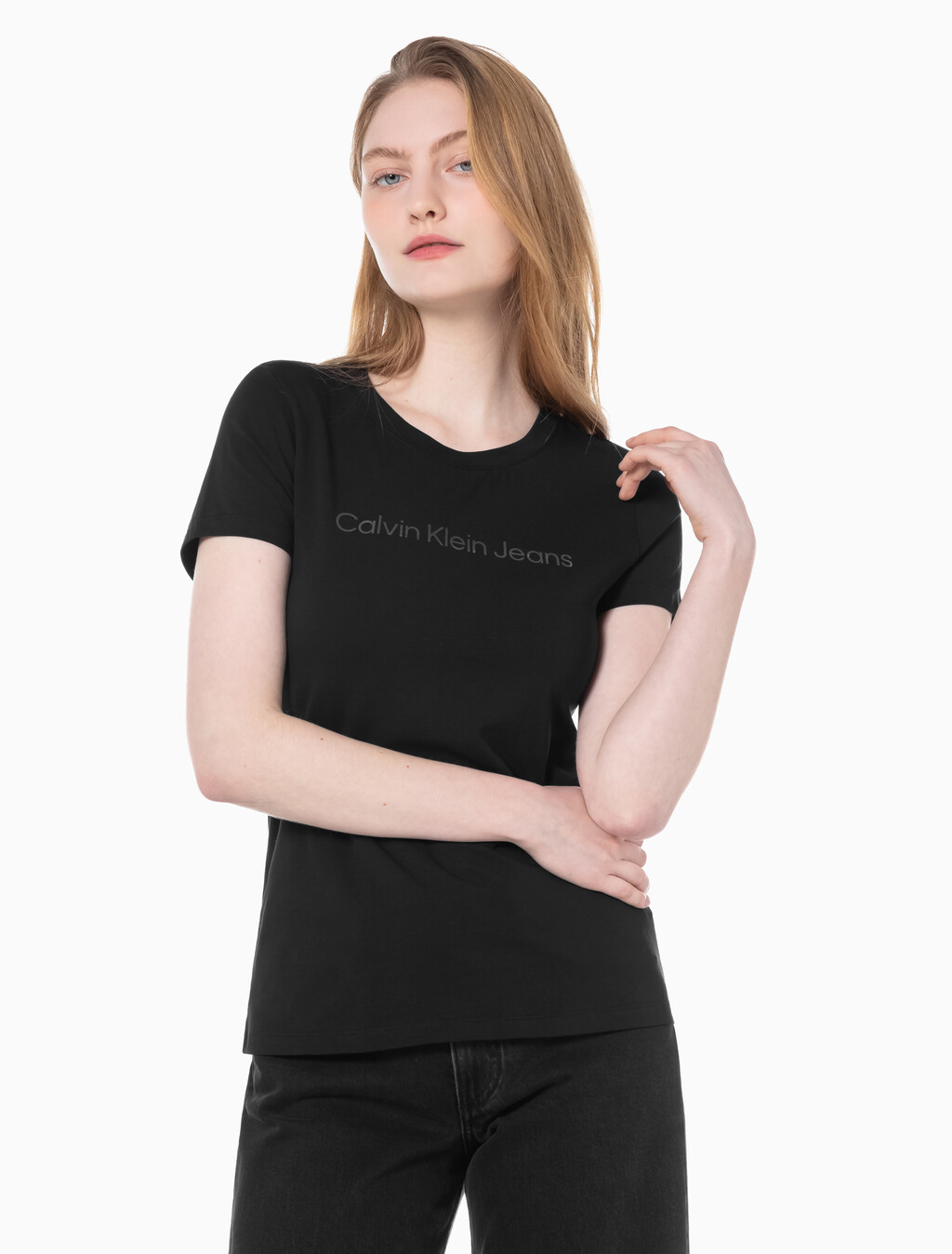 Buy 여성 인스티튜셔널 슬림핏 반팔 티셔츠 in color CK BLACK