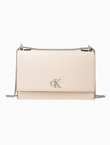 Buy 여성 CKJ 미니멀 모노그램 플랩 체인 숄더백 in color PINK BEIGE