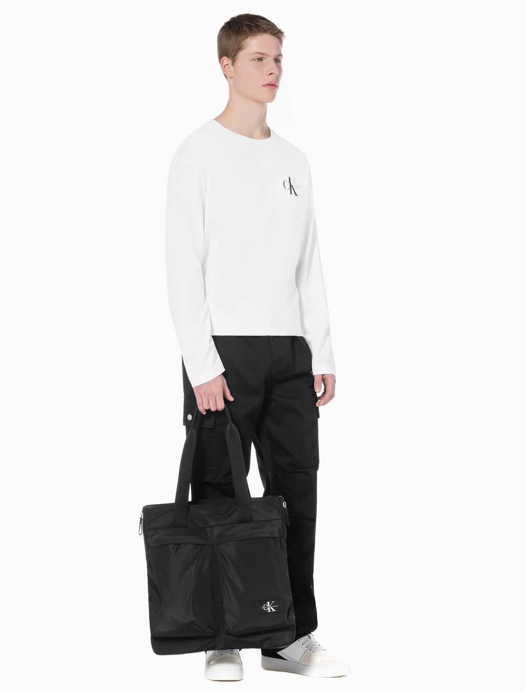 Buy 남성 CKJ 익스팬더블 헬멧 토트백 in color BLACK