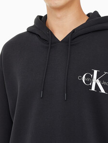 Buy 남녀공용 릴렉스핏 스몰 모노그램 로고 기모 후디 in color CK BLACK