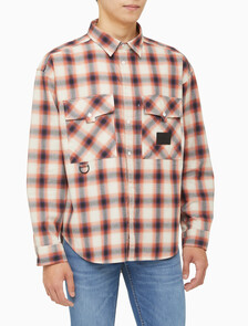 Buy 남성 유틸리티 포켓 체크셔츠 in color BLUR FLORAL_BLACK