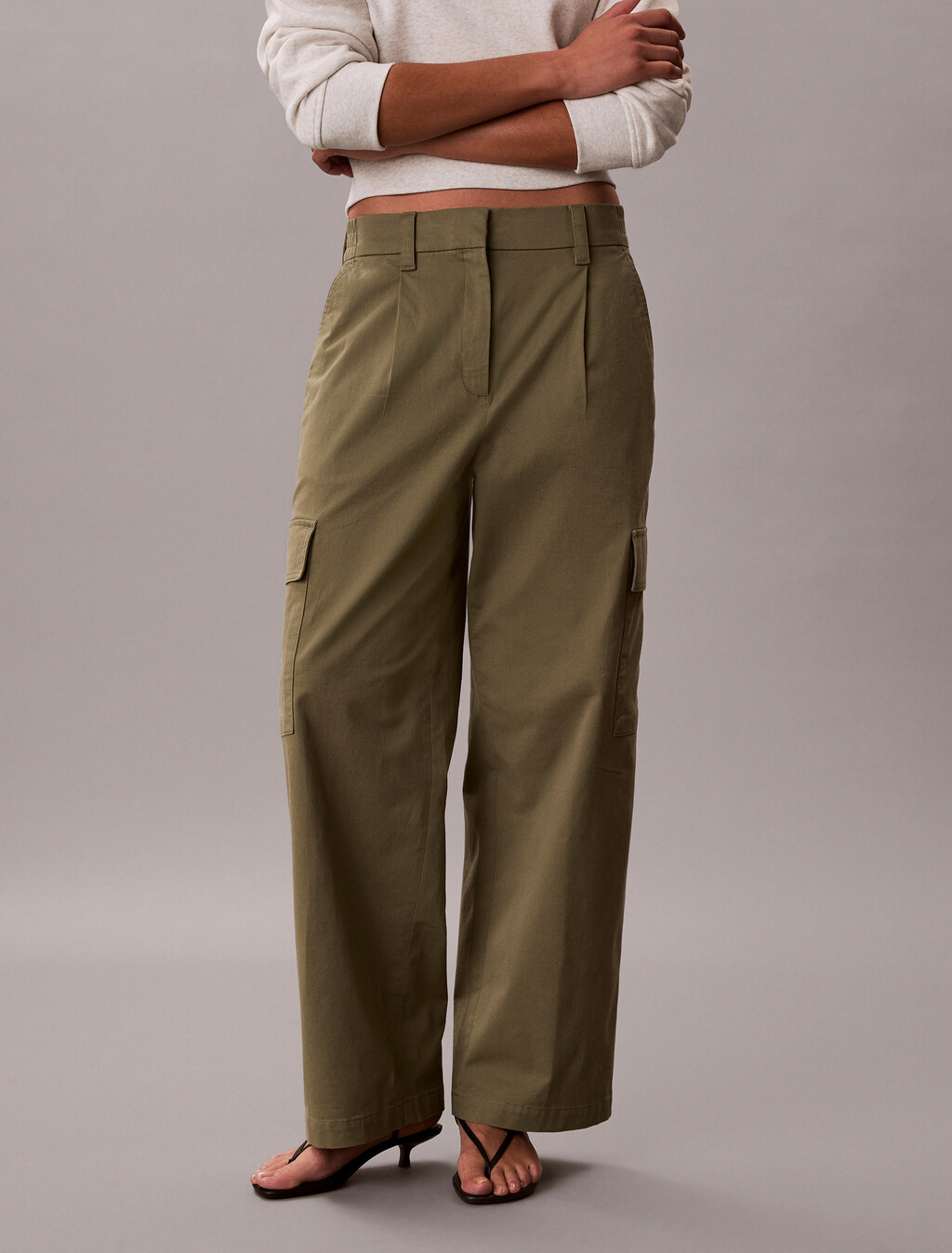 Buy 여성 카고 팬츠 in color Deep Green