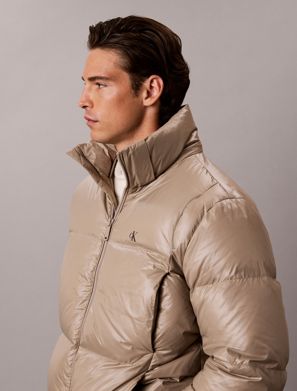 Buy 남성 글로시 디터처블 후드 다운 푸퍼 자켓 in color Beige