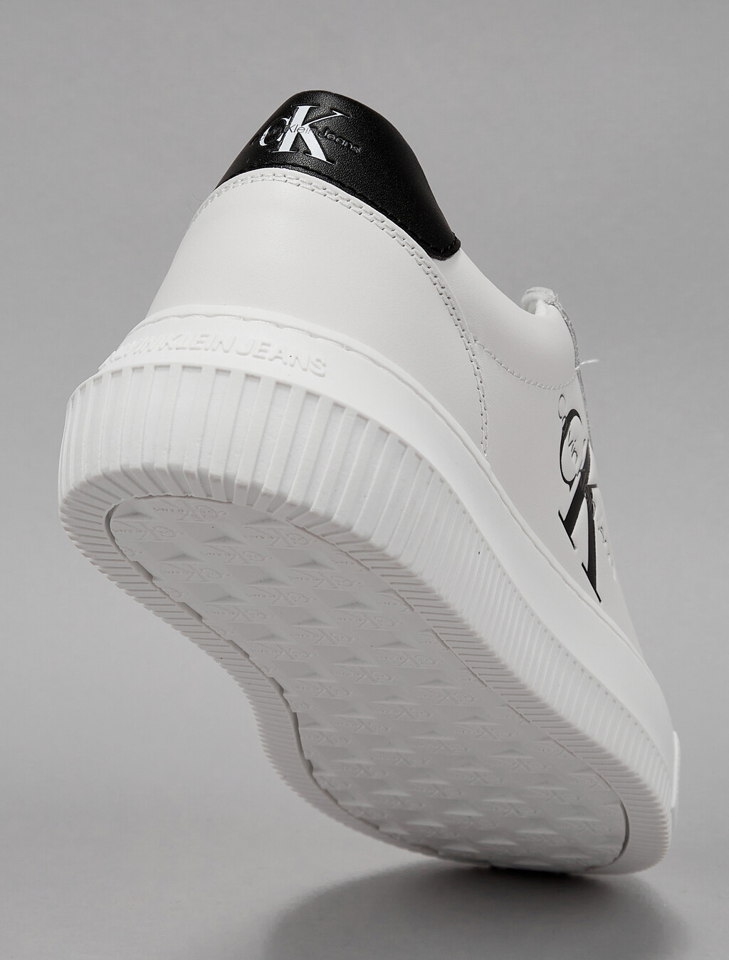 Buy 여성 말모 스니커즈 YW00823 in color ANCIENT WHITE/BLACK