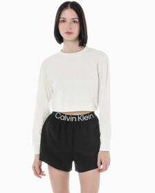 Buy 여성 에센셜 크롭 긴팔 티셔츠 in color WHITE