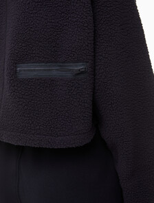 Buy 여성 릴랙스핏 쉐르파 크롭 풀오버 in color BLACK