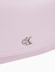 Buy 여성 하드웨어 모노그램 플랩 카메라 백 in color Pink