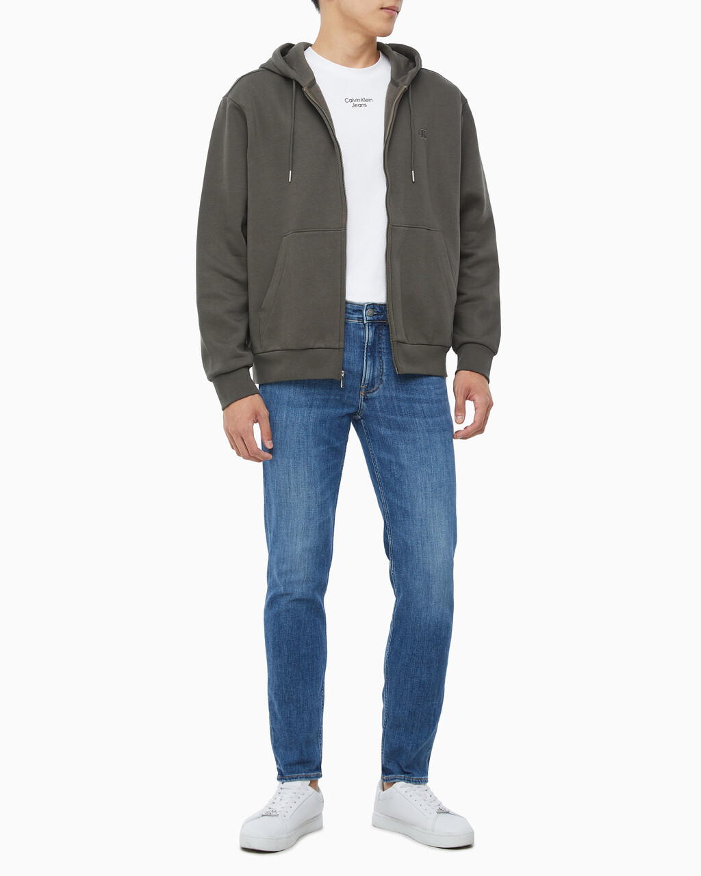 Buy 남성 아카이브 로고 플리스 집업 후디 in color CHARCOAL