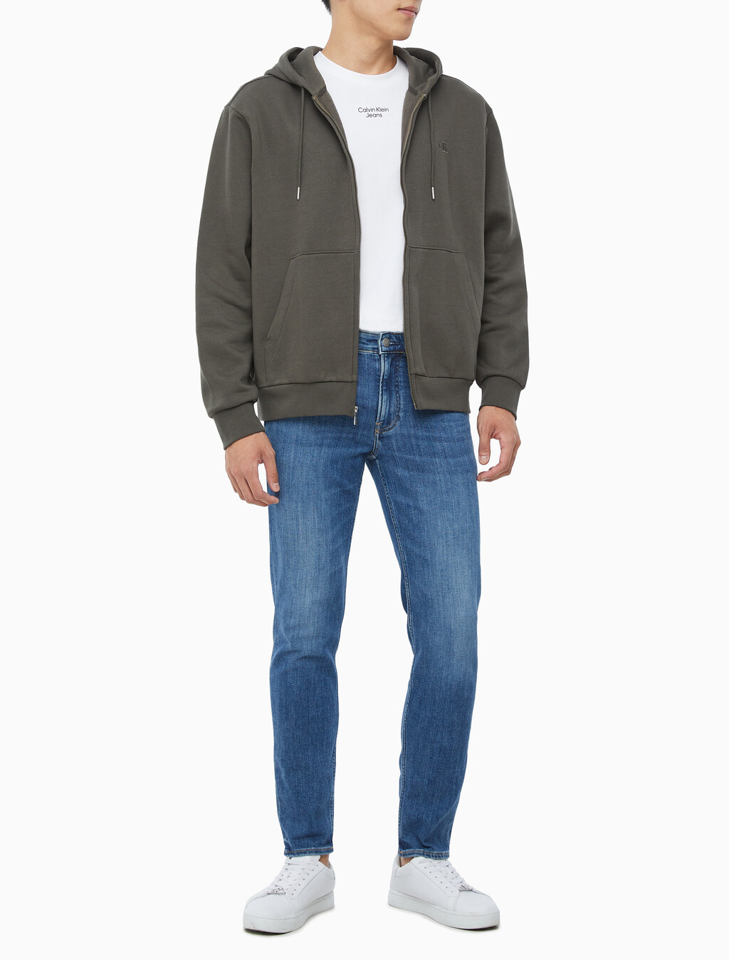 Buy 남성 아카이브 로고 플리스 후드 집업 in color CHARCOAL