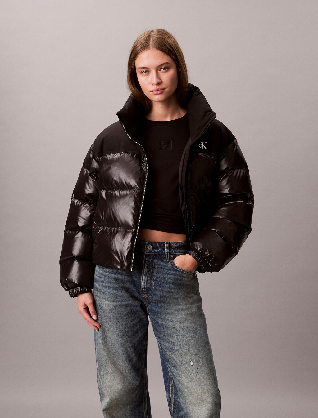 Buy 여성 매트 블라킹 샤인 다운 자켓 in color BLACK