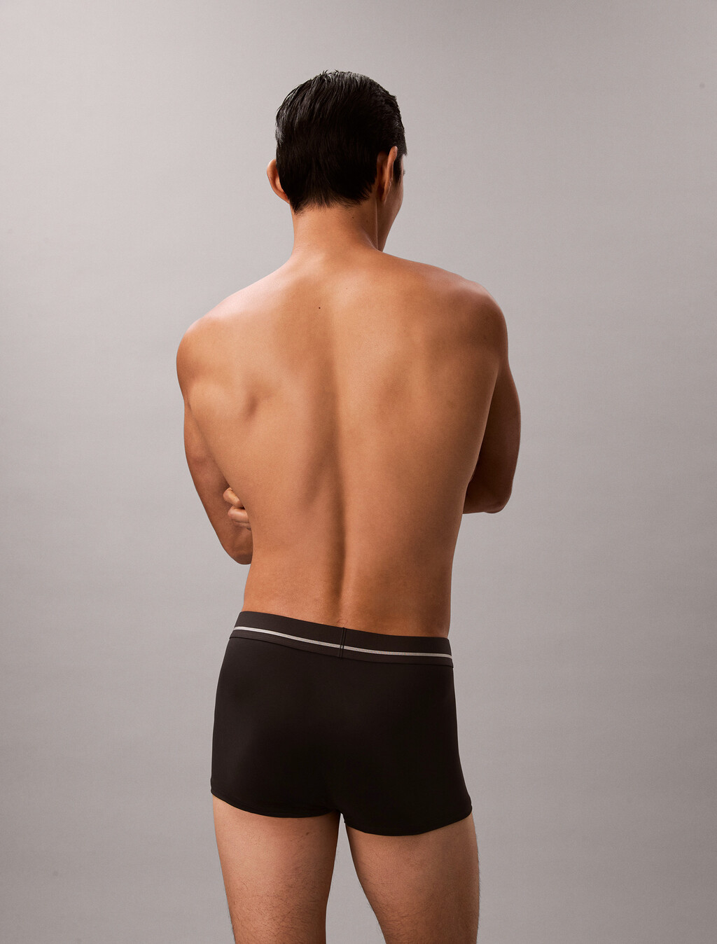 Buy 남성 뉴 사인 로고 로우 라이즈 트렁크 in color BLACK