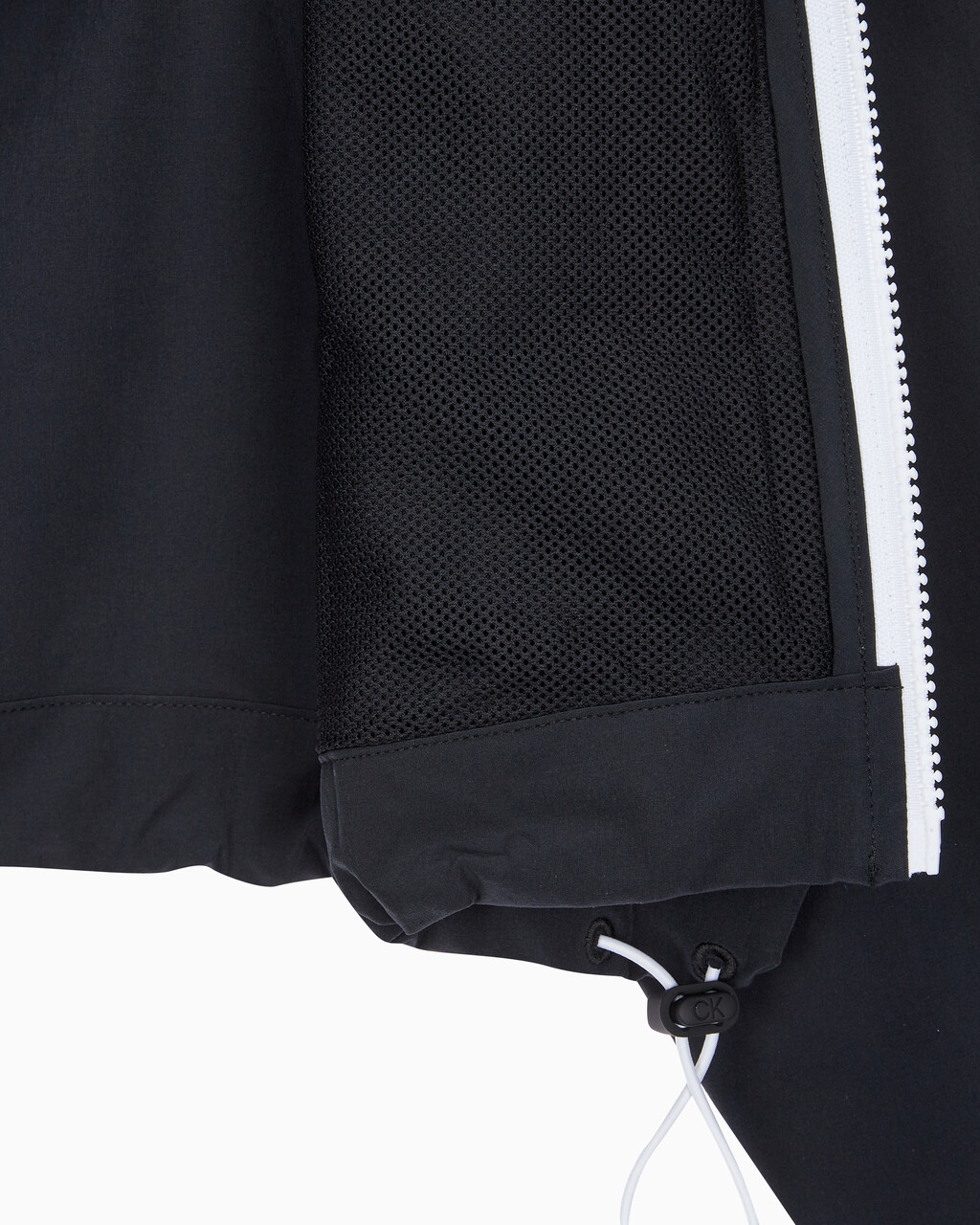 Buy 여성 백로고 릴랙스핏 크롭 윈드 재킷 in color BLACK
