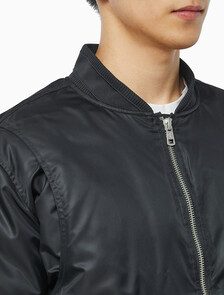 Buy 남성 후디 보머 다운 자켓 in color CK BLACK