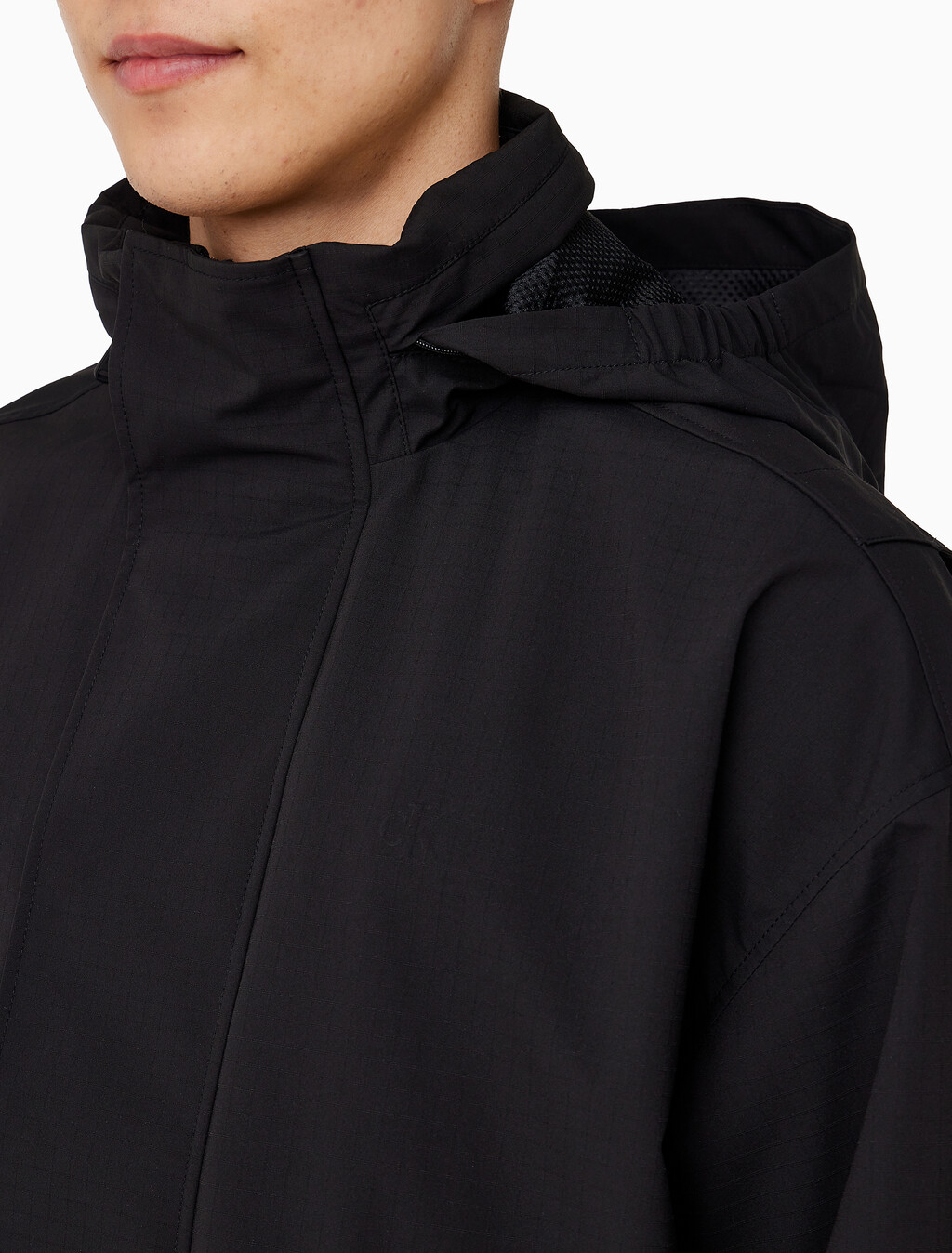 Buy 남성 릴렉스핏 패커블 후드 테크 자켓 in color CK BLACK