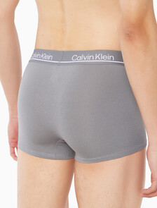 Buy 남성 CK 마이크로 플러스 로우 라이즈 트렁크 4PK in color Charcoal / Black / White / Black