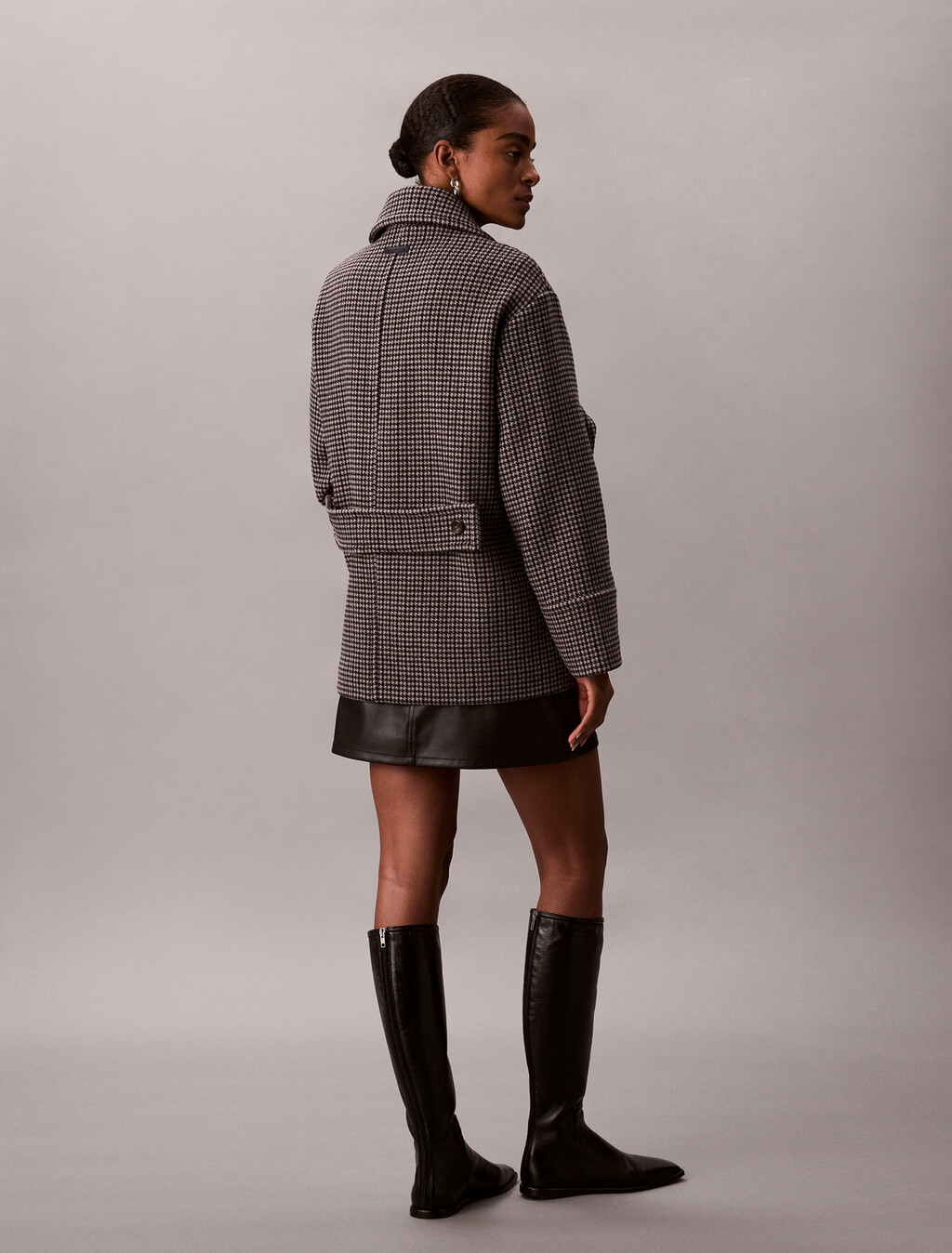 Buy 여성 울 코트 in color Dark Grey