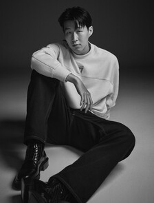 Buy [손흥민 캡슐] 남성 릴렉스 테리 크루넥 스웻셔츠 in color BEIGE